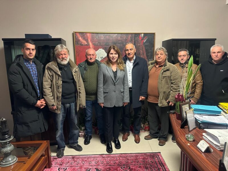 Κ. Παπακώστα: «Προτεραιότητα η διαφάνεια χωρίς να απειληθεί η βιωσιμότητα του κλάδου.» Διάλογος ουσίας με τους ανθρώπους των λαϊκών αγορών