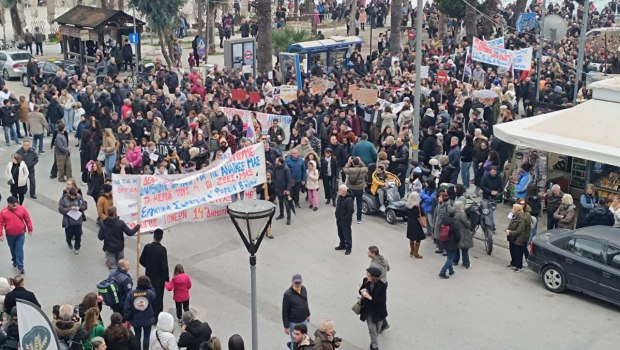 Τέμπη: Μεγάλη συγκέντρωση στον Βόλο – Δικαιοσύνη ζητούν χιλιάδες πολίτες