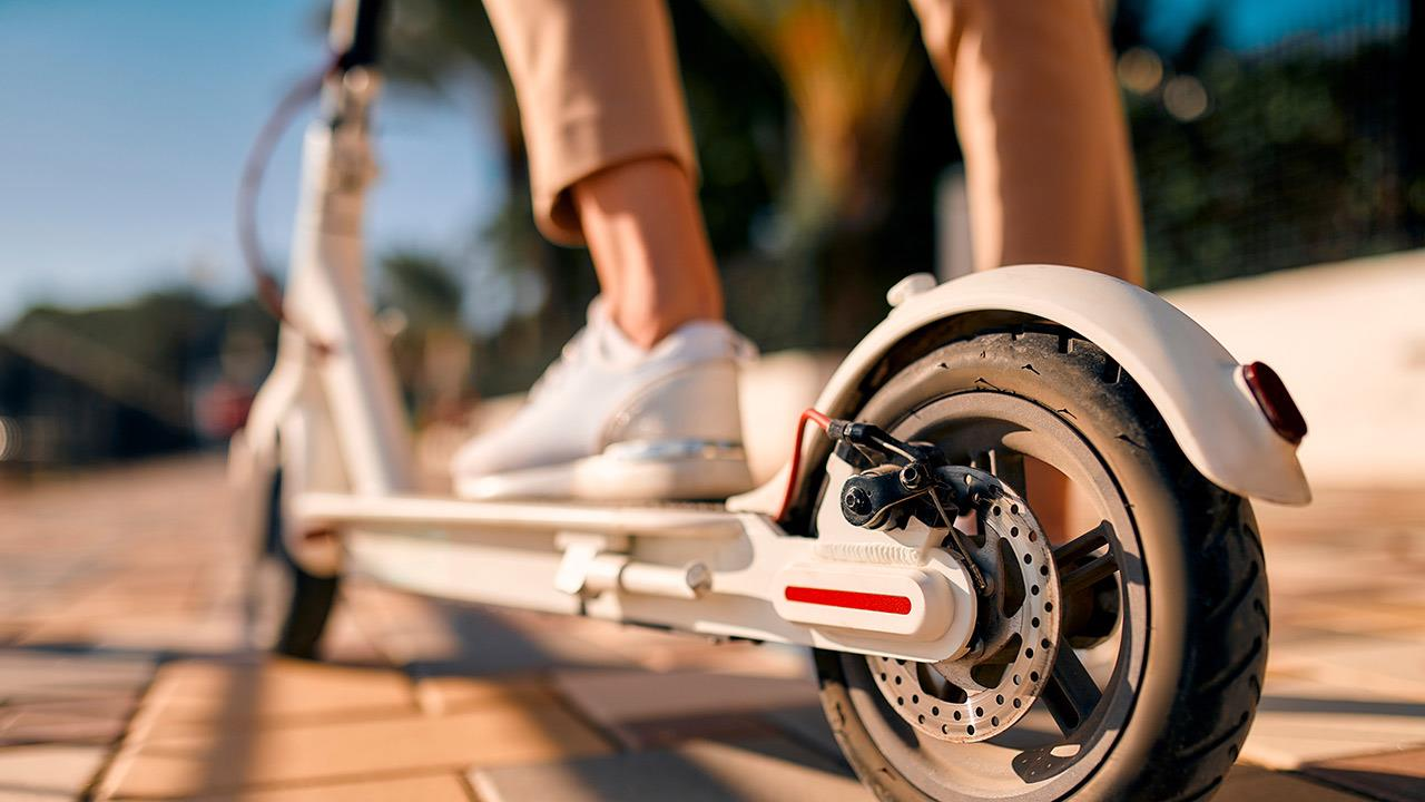 Βίντεο – σοκ: Η στιγμή που 13χρονος παρασύρει με πατίνι 11χρονη στη Θεσσαλονίκη