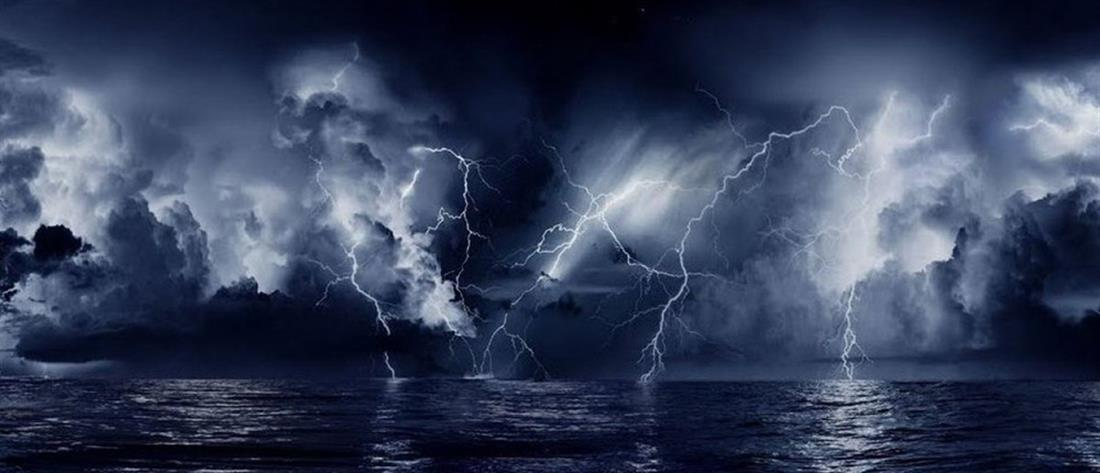 Meteo: Πάνω από 43.000 κεραυνοί έπεσαν την Δευτέρα – Οι περιοχές που «πνίγηκαν» από τη βροχή