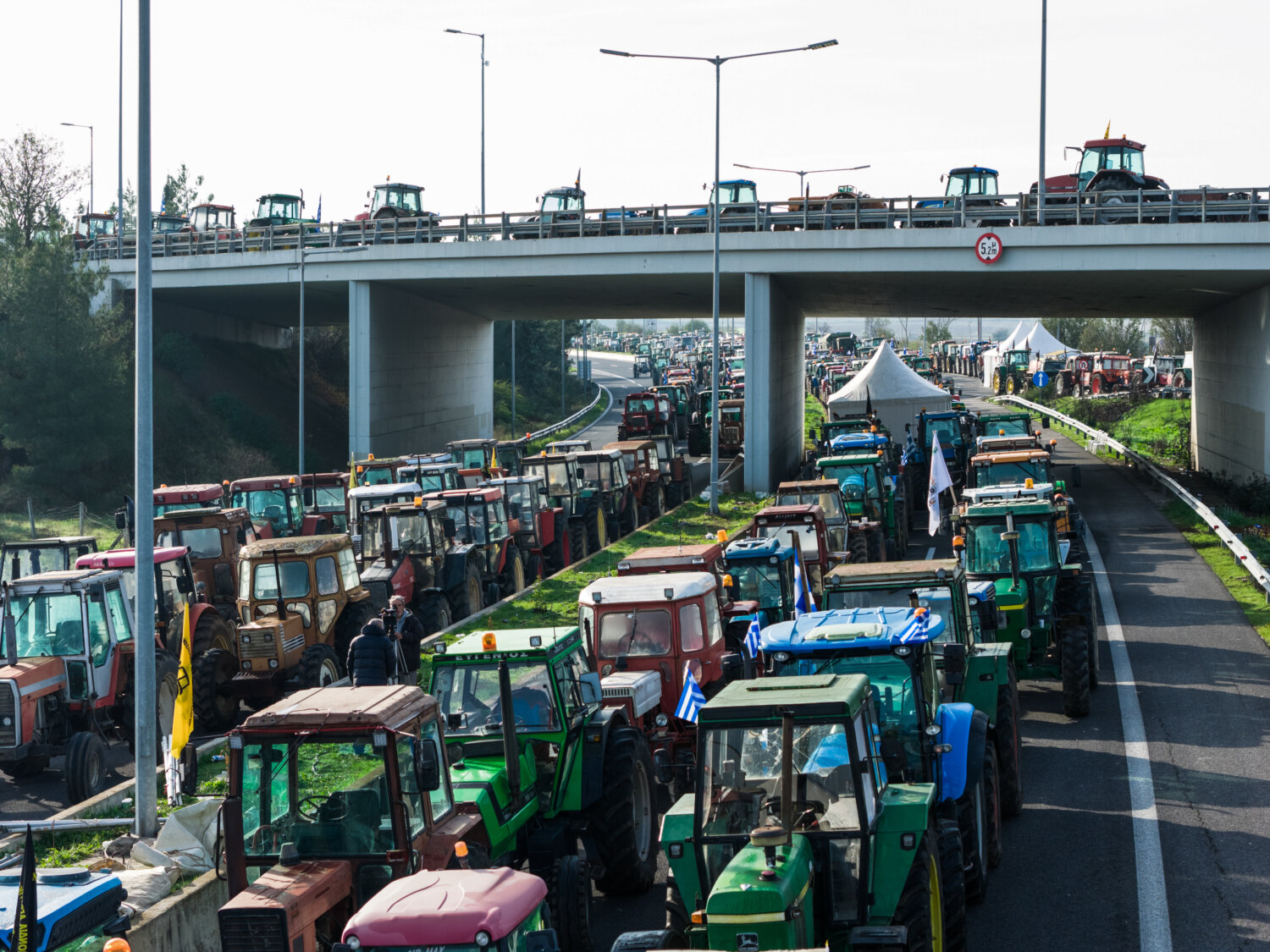 Συνεχίζουν στα μπλόκα οι αγρότες μετά το «όχι» στο κάλεσμα Μητσοτάκη – Μιλούν για «προσχηματικό διάλογο» – Ο χάρτης των κινητοποιήσεων