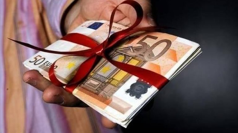 Δώρο Χριστουγέννων 2024: Αντίστροφη μέτρηση – Πότε θα μπουν τα λεφτά στους λογαριασμούς