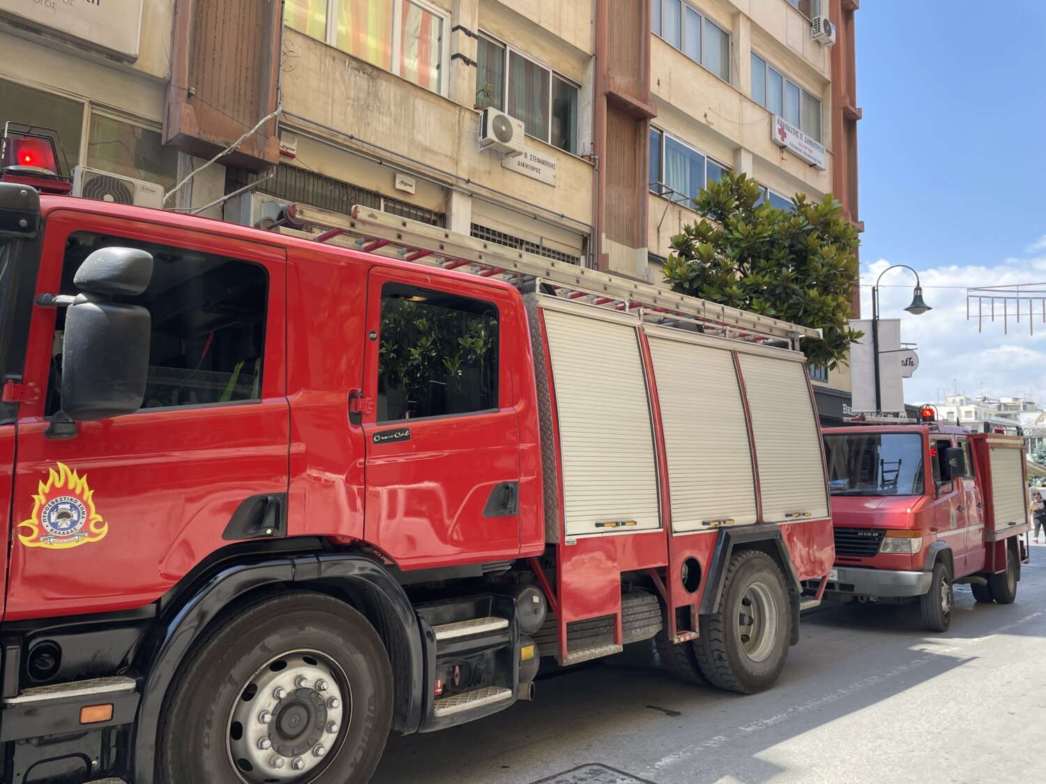 Φωτιά σε κατάστημα στρωμάτων στο Μενίδι