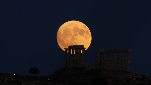 Πανσέληνος:  Απόψε το «Φεγγάρι του Ελαφιού» – Από πού πήρε το όνομά του