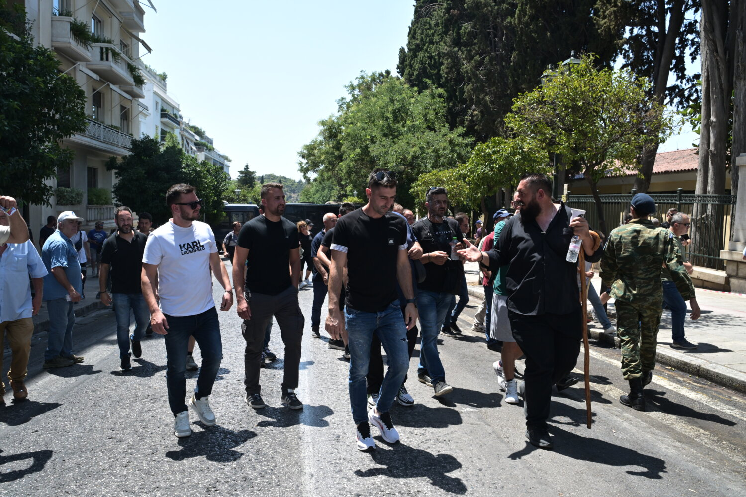 Παράσταση διαμαρτυρίας κτηνοτρόφων κοντά στο Μέγαρο Μαξίμου