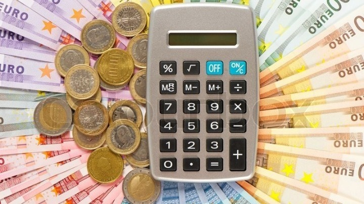 Χρέη στην Εφορία: Ποιοι και πόσα χρωστάνε