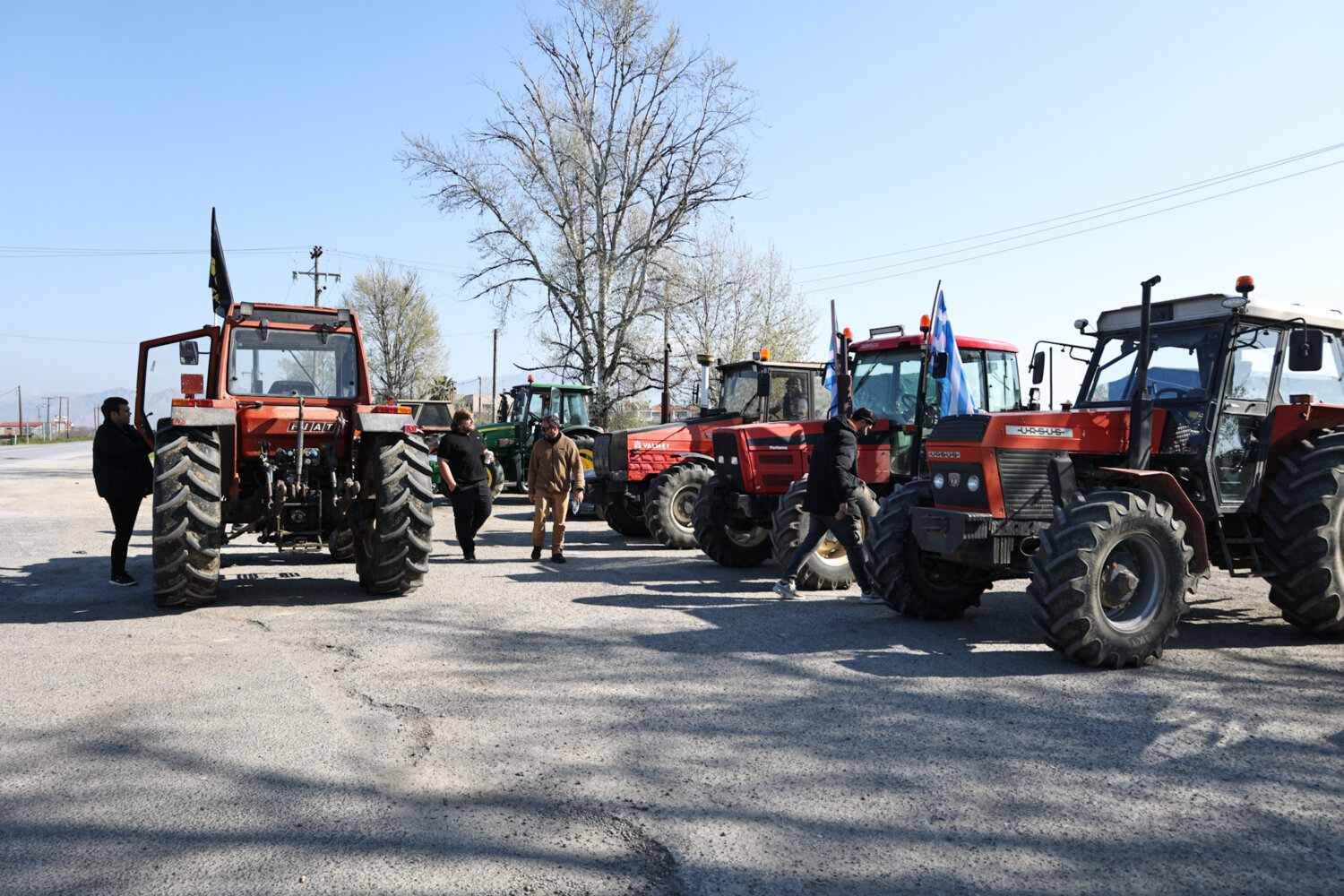 Πάνε Προσυνέδριο ΝΔ με τρακτέρ οι αγρότες της Λάρισας – Με αιτήματα «υποδέχονται» τον Κ. Μητσοτάκη (φωτ.)