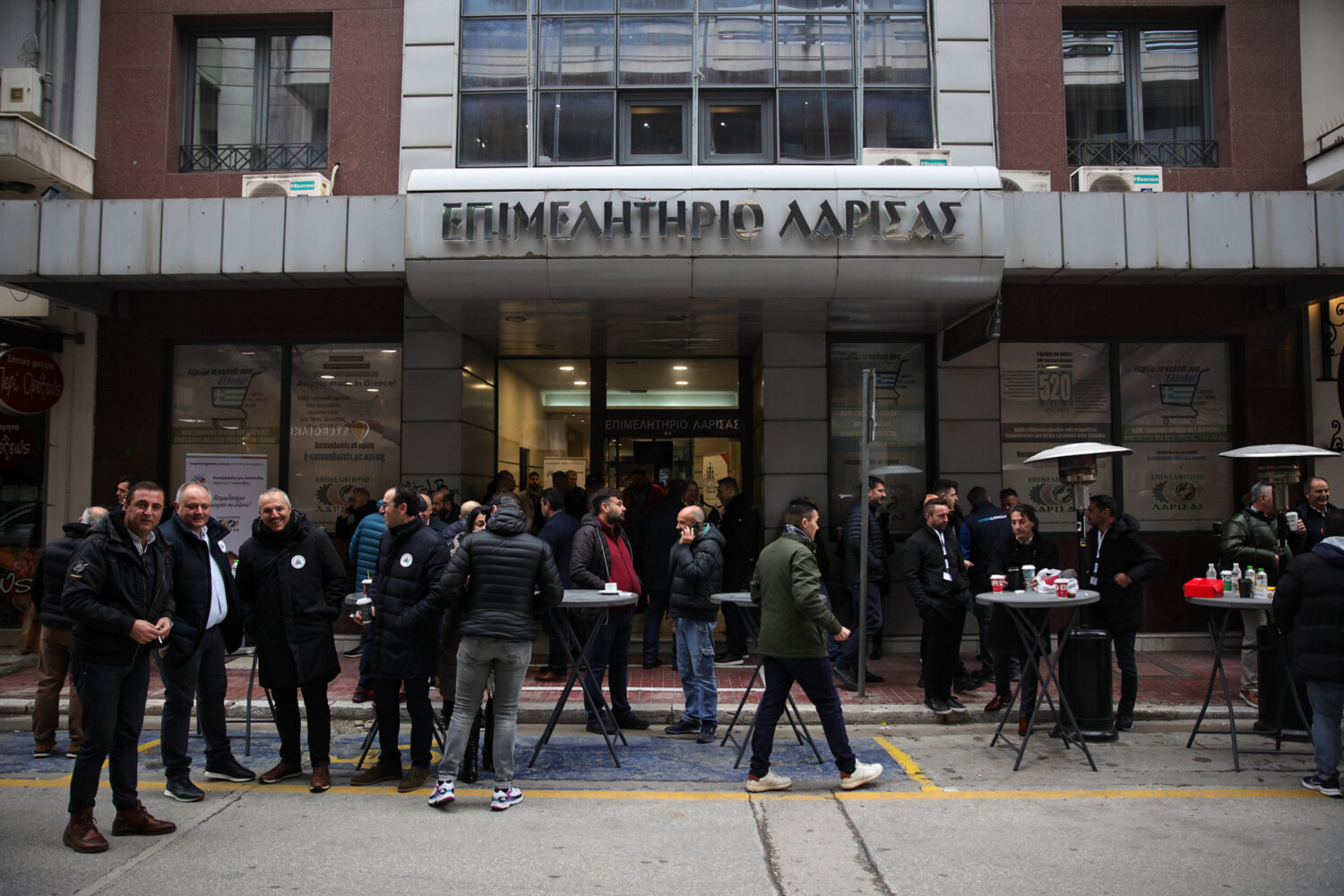 Με αυξημένη προσέλευση ξεκίνησαν οι εκλογές στο Επιμελητήριο Λάρισας (φωτ.)