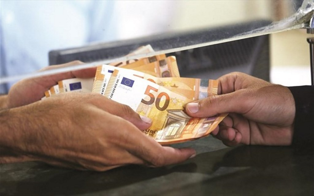 Πώς θα λάβουν την ενίσχυση των 250 ευρώ οι συνταξιούχοι και των 800 ευρώ οι ενοικιαστές