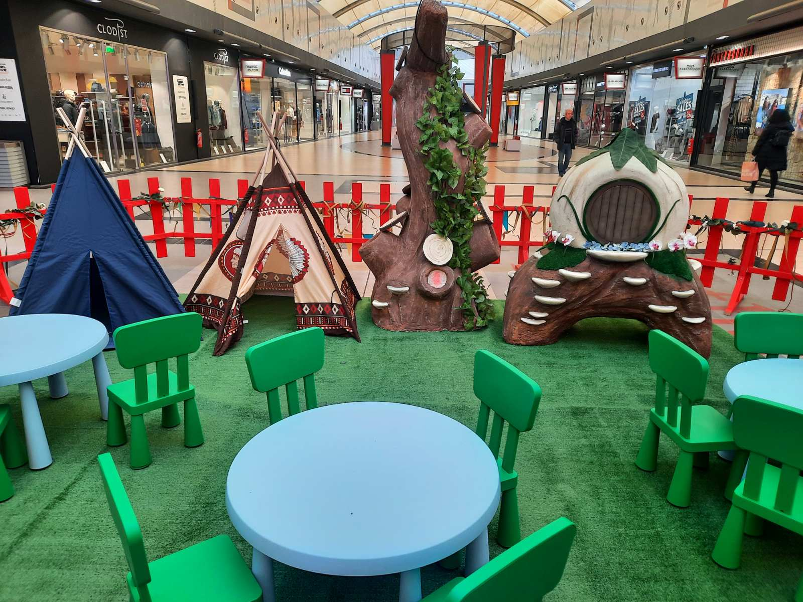 Το Fashion City Outlet μας ταξιδεύει στη «Χώρα του Ποτέ» και το Κρησφύγετο του CAPTAIN HOOK