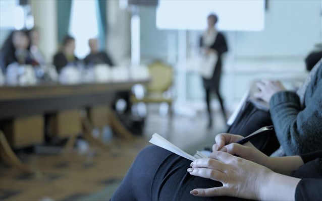 Οικονομικά ανασφαλείς σχεδόν οι μισοί Έλληνες – Ποια είναι η κύρια οικονομική τους προτεραιότητα