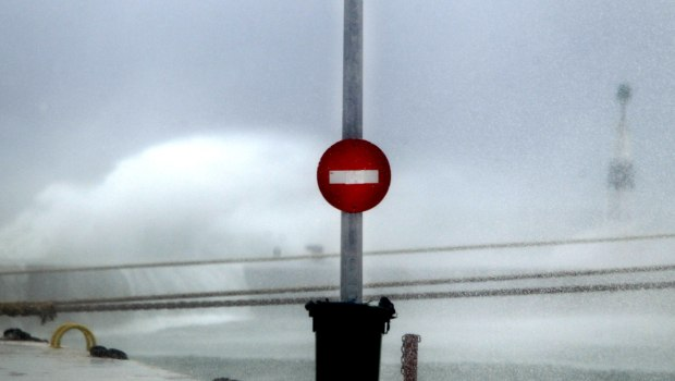 Απαγορευτικό απόπλου λόγω θυελλωδών ανέμων – Κανονικά τα δρομολόγια για Αργοσαρωνικό με έγκριση πλοιάρχων