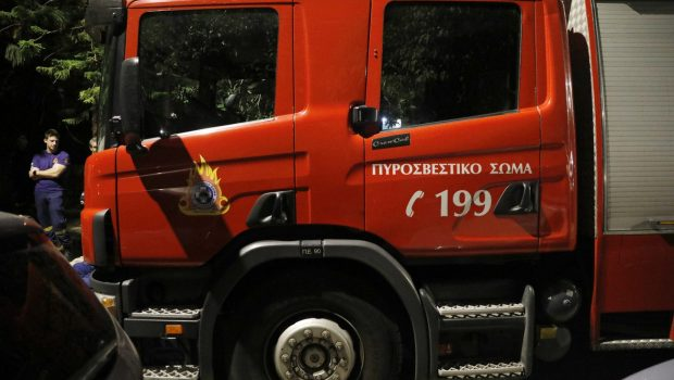 Χωρίς τις αισθήσεις του ανασύρθηκε άνδρας μετά από φωτιά σε σπίτι στα Μέγαρα