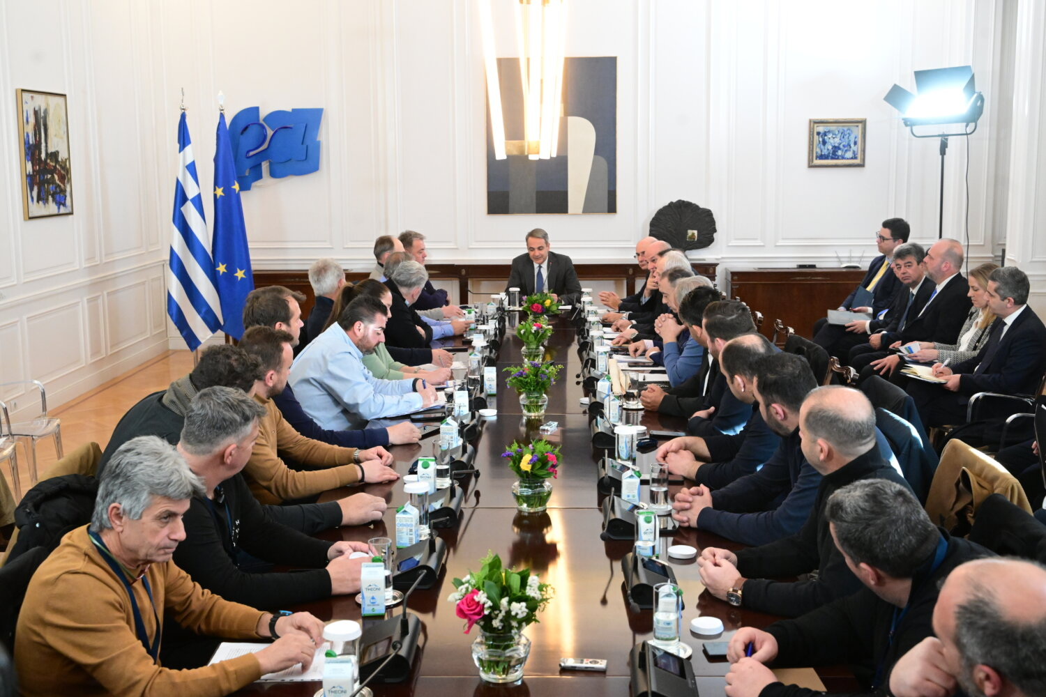 Ολοκληρώθηκε η συνάντηση Μητσοτάκη με τους αγρότες – Βελτιώσεις στα μέτρα που έχουν ήδη ανακοινωθεί