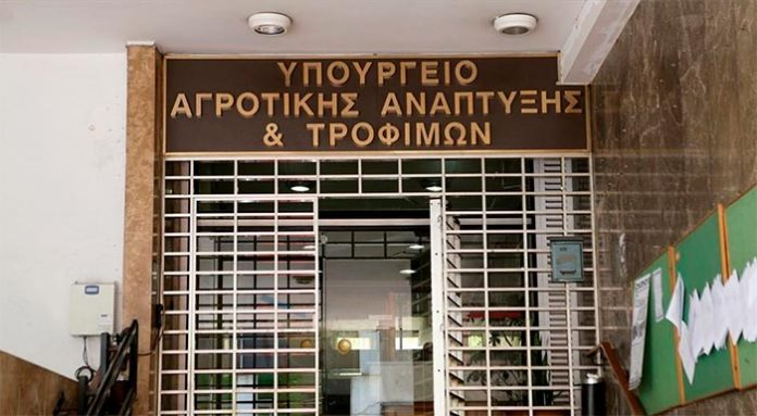Ακατάσχετες οι ενισχύσεις για ζωοτροφές και φερτά υλικά για Daniel -Στρατιωτικοί κτηνίατροι στη μάχη για την προστασία του ζωικού κεφαλαίου -Ενισχύεται το επιχειρησιακό πλαίσιο των Περιφερειών