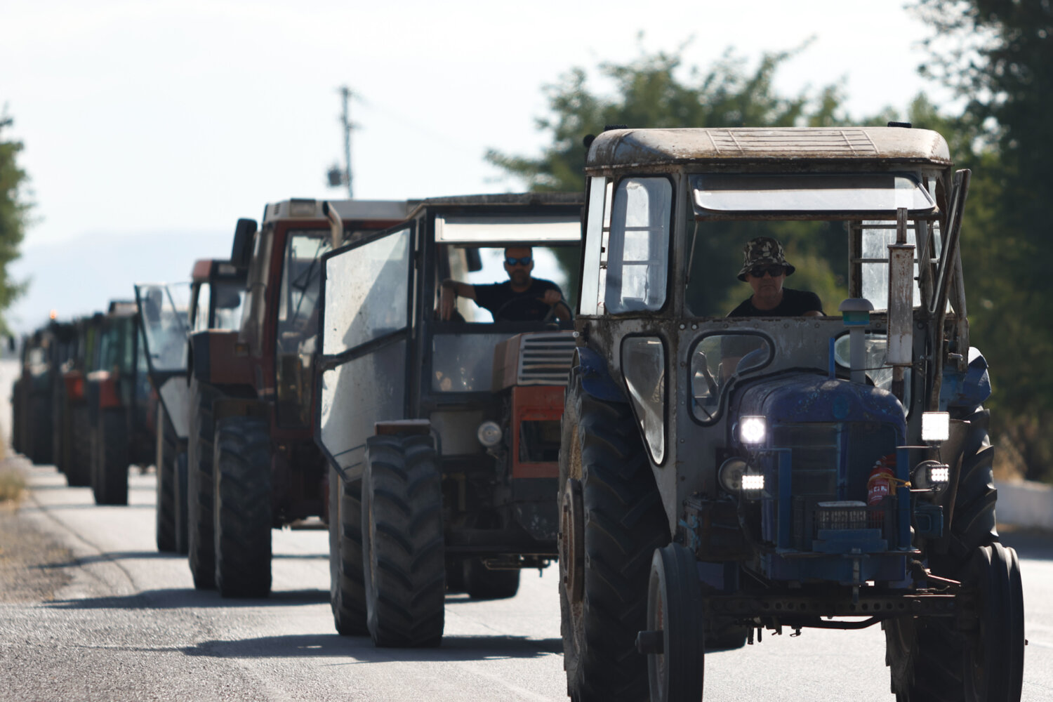Στα «κάγκελα» οι αγρότες λίγο πριν την πανθεσσαλική σύσκεψη στα Φάρσαλα: «Έτοιμοι να κόψουμε την Ελλάδα στα δύο – Μονόδρομος τα μπλόκα»