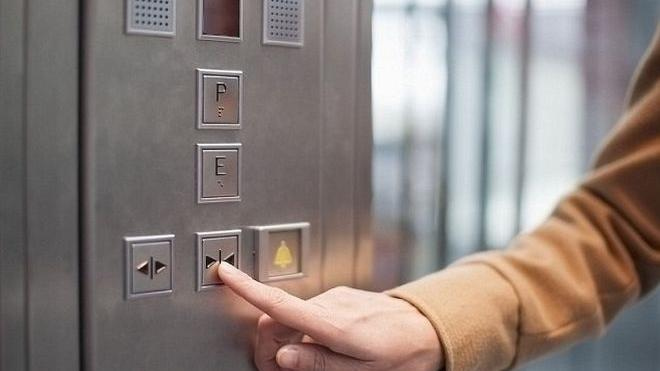Ασανσέρ πολυκατοικιών: Η νέα προθεσμία, τα πρόστιμα και τα κόστη