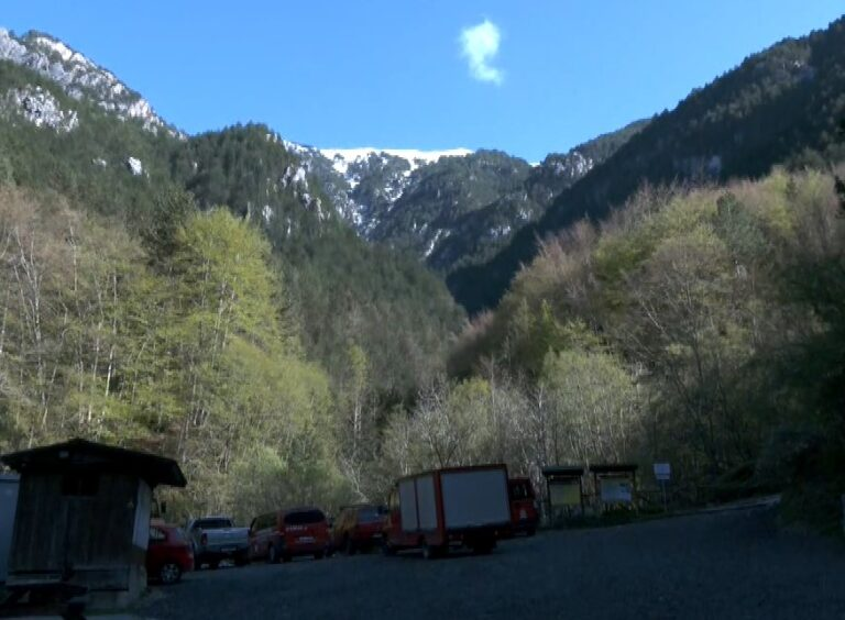 Όλυμπος: Επιχείρηση ανάσυρσης άνδρα από καταφύγιο