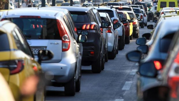 Καραμπόλα έξι οχημάτων στην Κηφισίας – Μετ΄ εμποδίων η κυκλοφορία