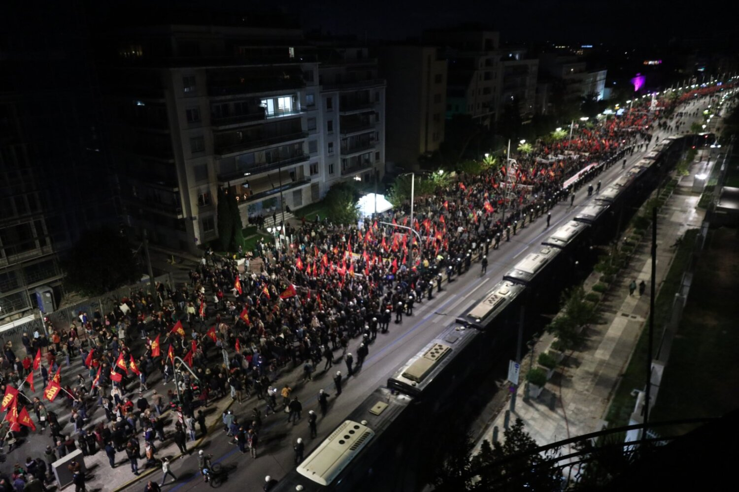 Επέτειος Πολυτεχνείου: Πάνω από 15.000 διαδηλωτές στην πορεία – Δρακόντεια τα μέτρα της ΕΛ.ΑΣ