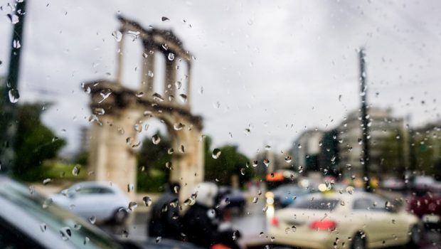 Βροχερός ο καιρός την Κυριακή – Πού θα σημειωθούν καταιγίδες