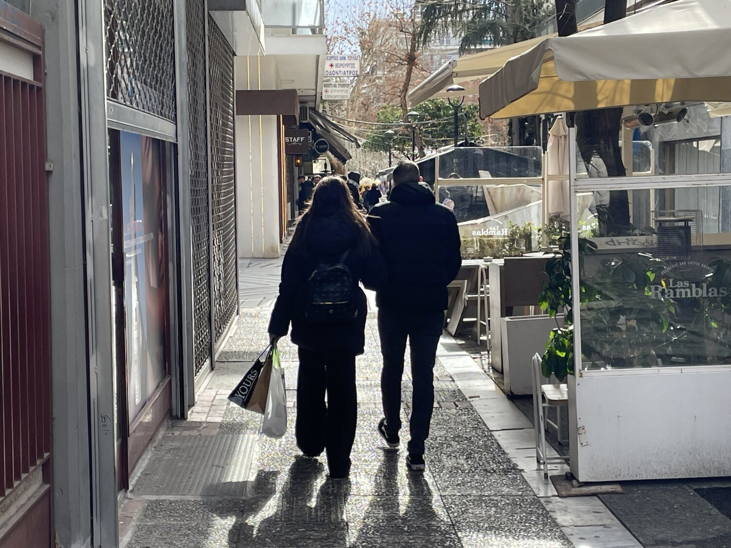 Εμπορικός Σύλλογος Λάρισας: Αυτό είναι το χειμερινό ωράριο λειτουργίας των καταστημάτων – Από πότε ξεκινά