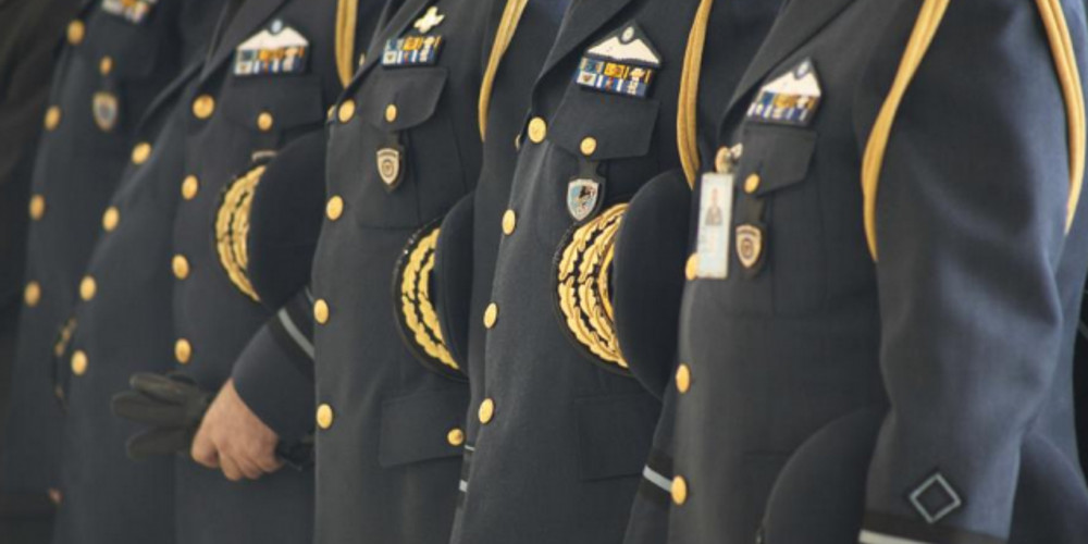 Οι νέοι μισθοί για 153.240 ένστολους (πίνακες)