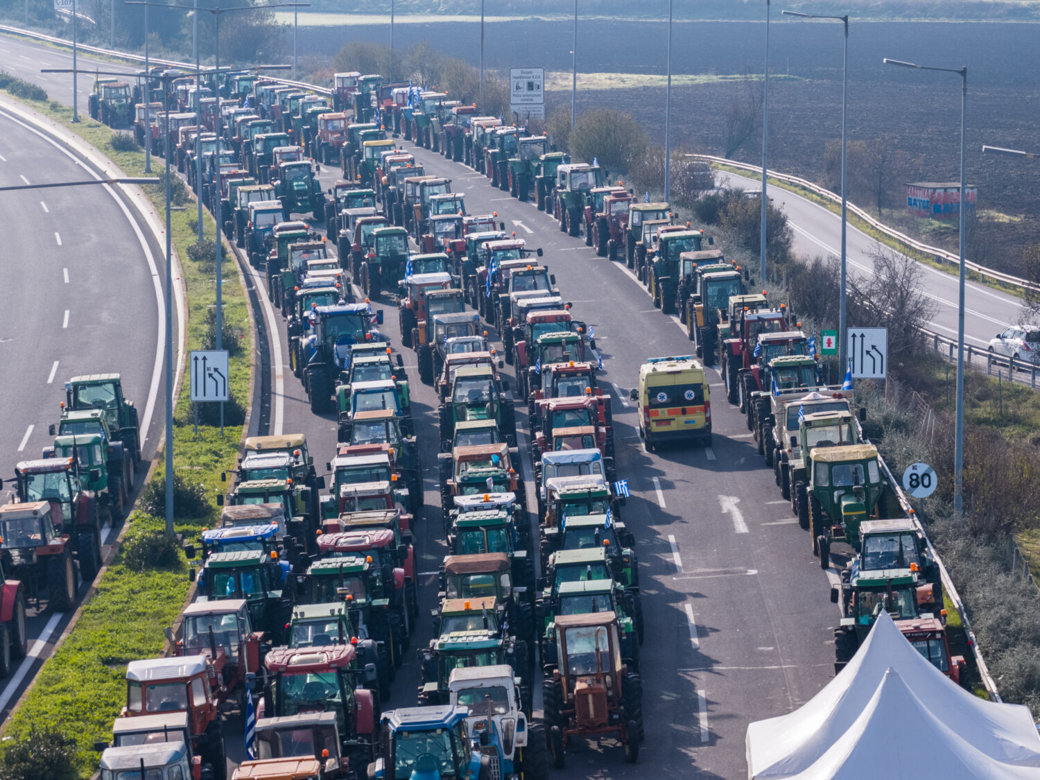 Αγρότες στο μπλόκο Νίκαιας για δηλώσεις Μαρινάκη: «Δεν πιεζόμαστε – Περιμένουμε την εξειδίκευση των μέτρων και αποφασίζουμε» (βίντεο)