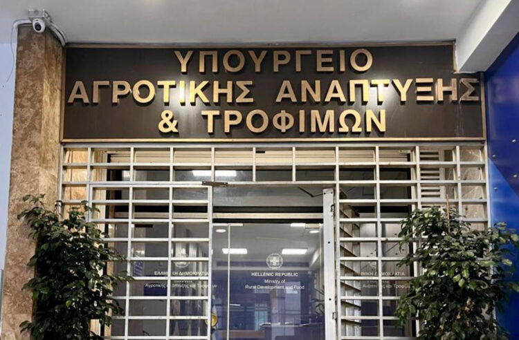 Με απόφαση Τσιάρα επί πλέον 10 εκατ. € στις Περιφέρειες για αποζημιώσεις λόγω ευλογιάς