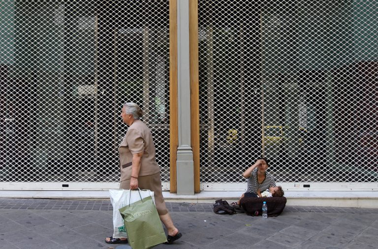 Στα όρια της φτώχειας ένας στους τέσσερις Έλληνες: Ποιοι αντιμετωπίζουν τον μεγαλύτερο κίνδυνο