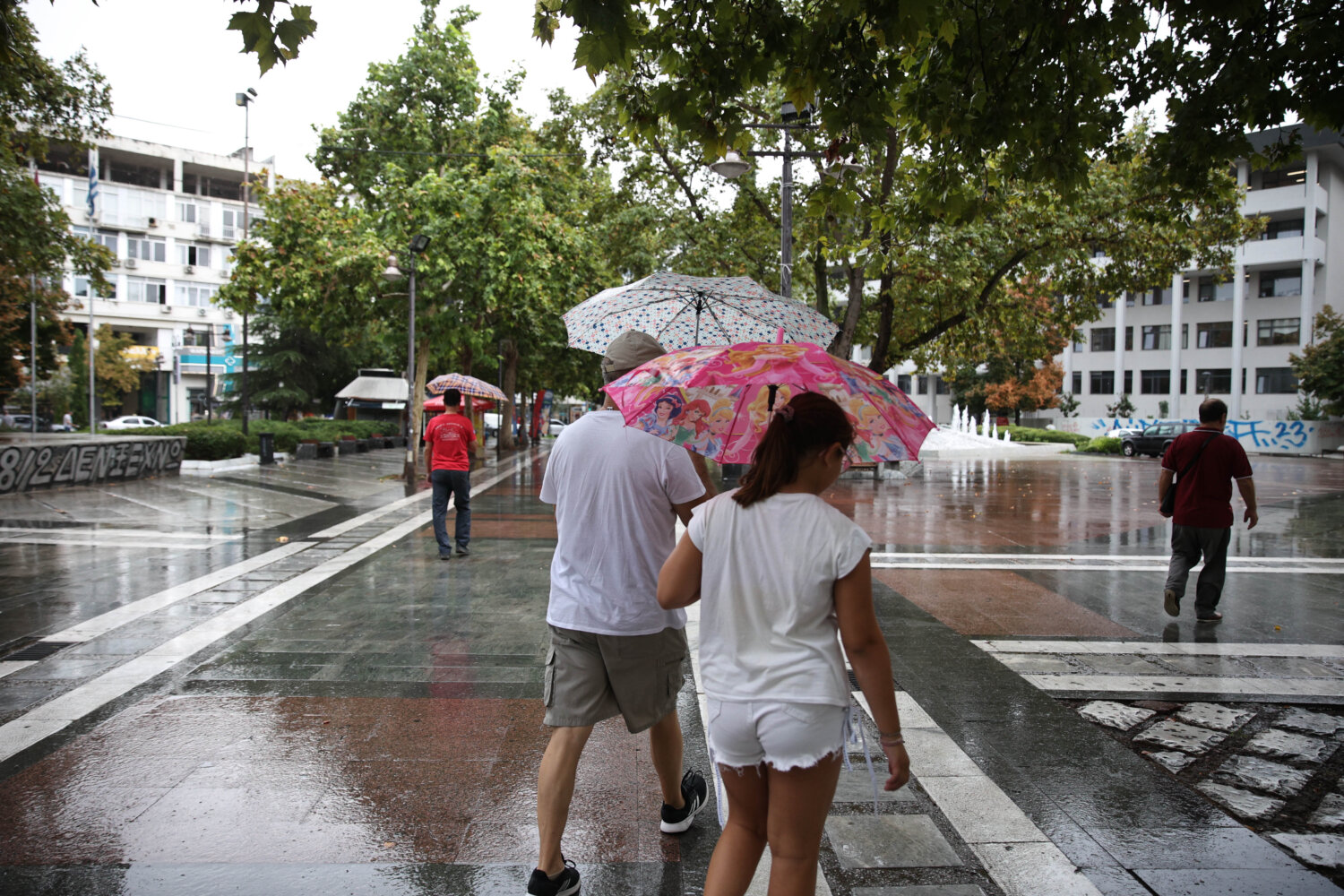 Καιρός: Μετά τον καύσωνα έρχονται βροχές και καταιγίδες
