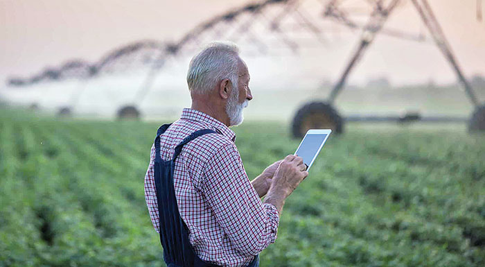 Από 2026 έρχεται έλεγχος της φυσικής παρουσίας του αγρότη στο χωράφι, θα χτυπά καθημερινά Ψηφιακή Κάρτα Εργασίας