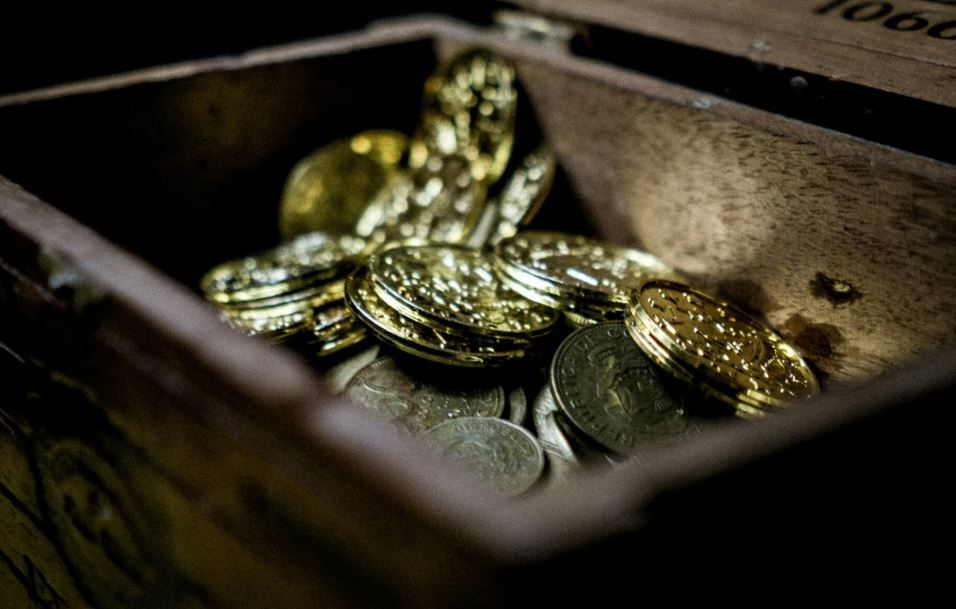 Σκάνδαλο ΟΠΕΚΕΠΕ: Στους 16 οι συλληφθέντες – Βρέθηκαν χιλιάδες ευρώ, ράβδοι χρυσού και λίρες