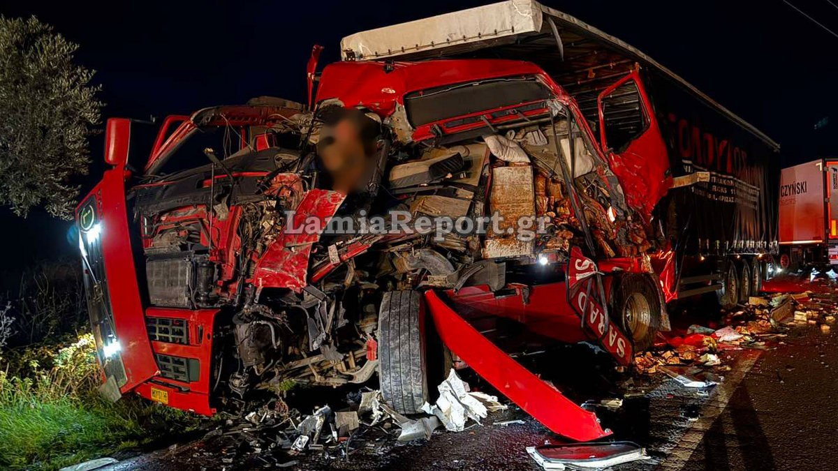 Σοβαρό τροχαίο έξω από την Αμφίκλεια – Συγκρούστηκαν δύο νταλίκες και ένα ΙΧ