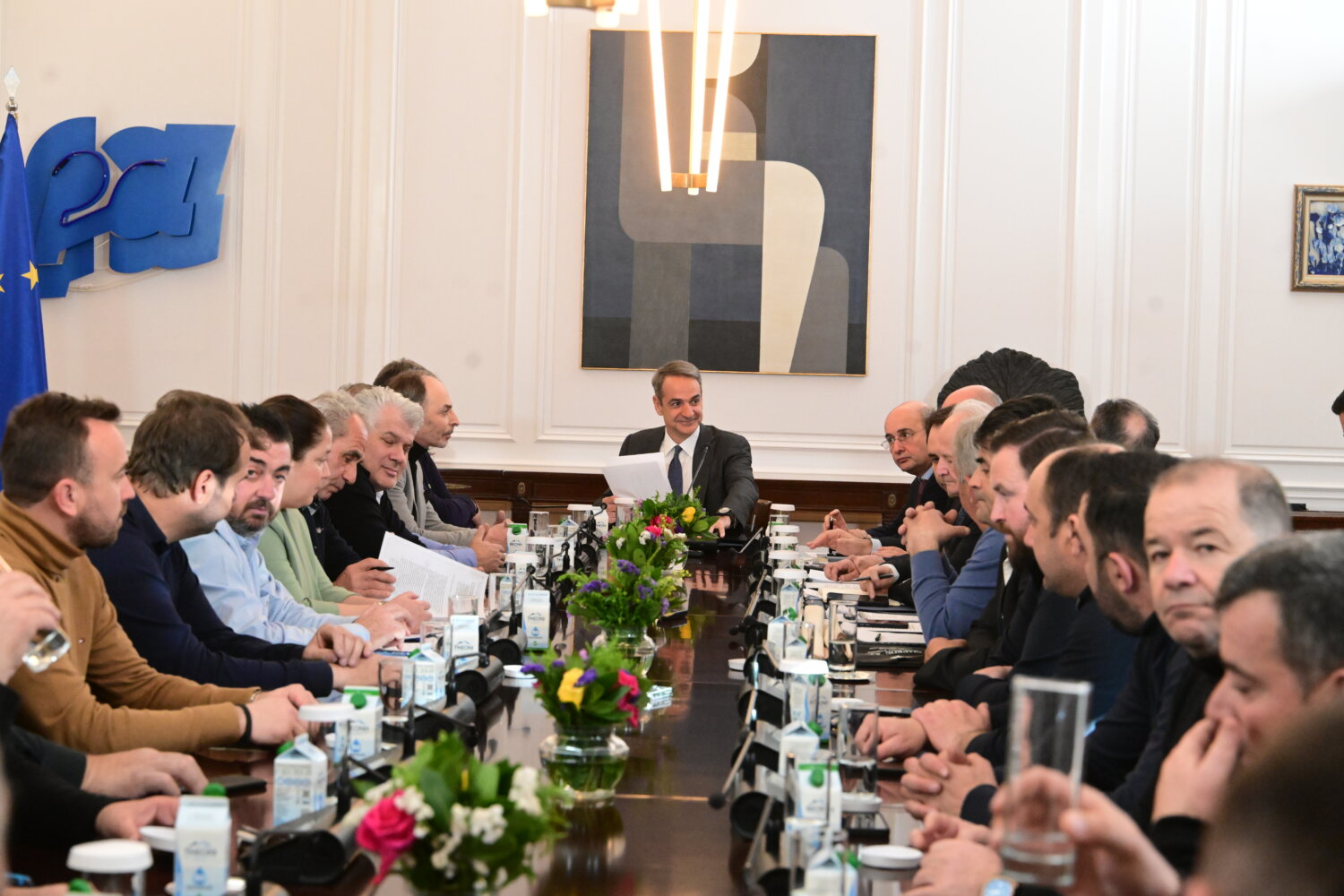 Κυρ. Μητσοτάκης: Τις εξελίξεις τις διαμορφώνουν οι παρόντες και όχι οι απόντες – Εικόνες από το ραντεβού με αγρότες