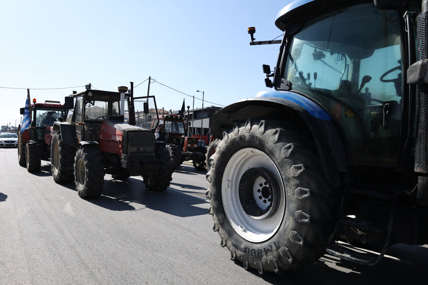 Στον δρόμο και πάλι οι αγρότες: «Μπλόκο» στον Ε65 για ΟΠΕΚΕΠΕ, πληρωμές και αυξημένο κόστος