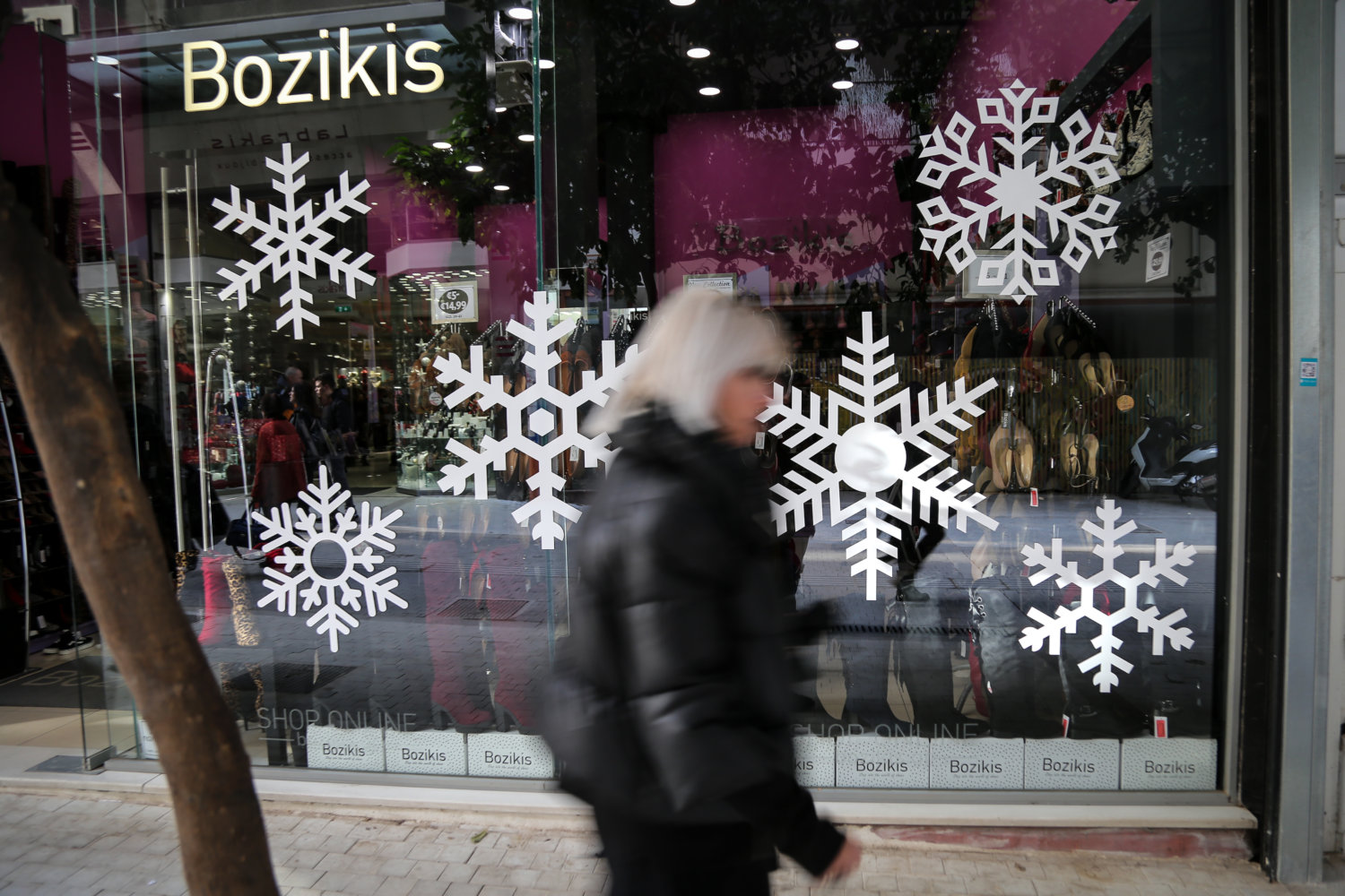 Ανοίγουν το Σάββατο καταστήματα και σούπερ μάρκετ, τι ισχύει ως την Πρωτοχρονιά