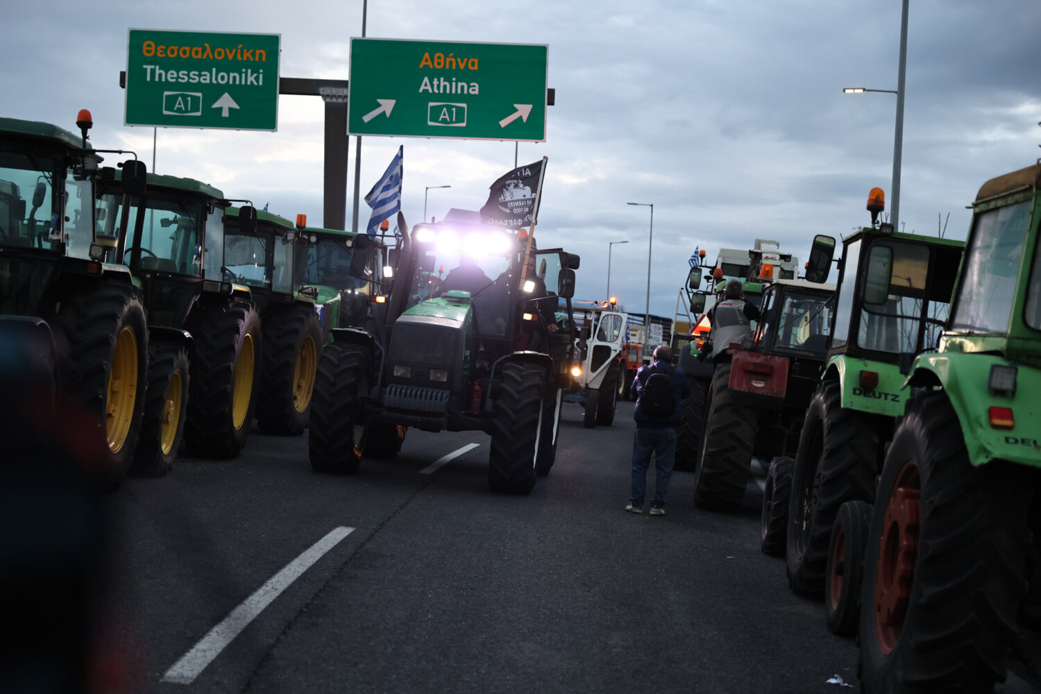 Αγωνία για μπλόκα αγροτών τα Χριστούγεννα – Ολονύκτιες διαπραγματεύσεις για ραντεβού
