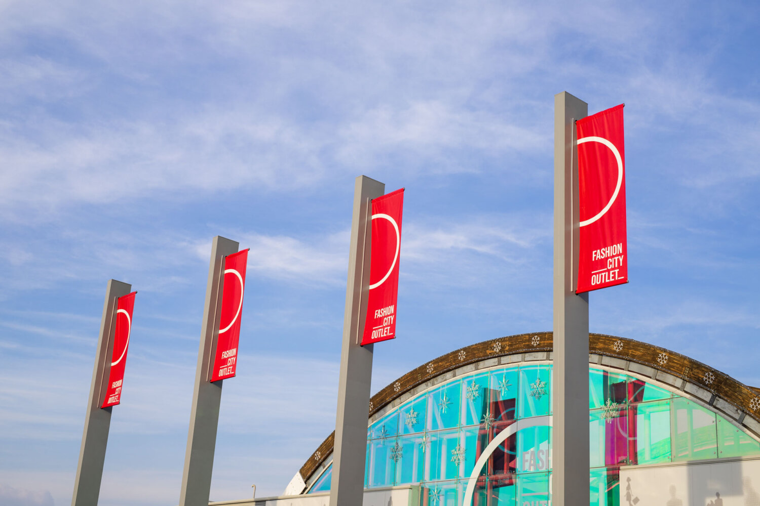 Οι μεγάλες ευκαιρίες συνεχίζονται στο Fashion City Outlet και η αντίστροφη μέτρηση για τη μεγάλη κλήρωση έχει ξεκινήσει