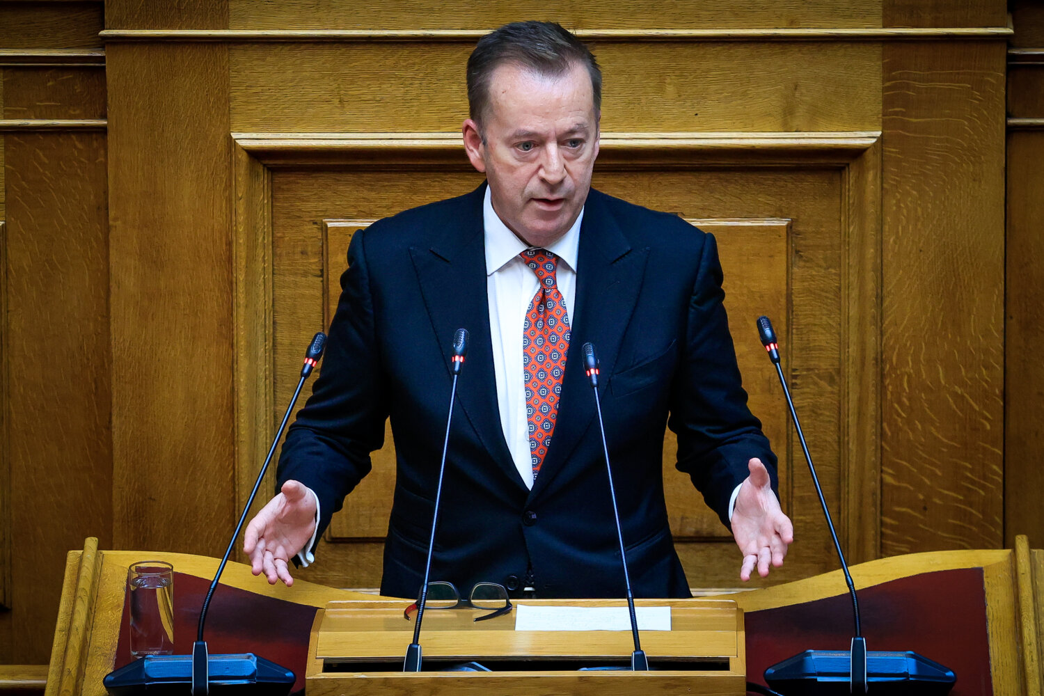 Κόκκαλης σε Παπασταύρου: Ενιαίος ετήσιος λογαριασμός για το αγροτικό ρεύμα και επανένταξη όλων στις 120 δόσεις