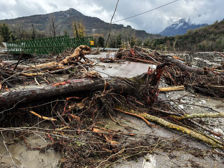 Εικόνες Αποκάλυψης στην Ήπειρο: Βυθισμένα σπίτια στη λάσπη και κατεστραμμένοι δρόμοι από τις κατολισθήσεις