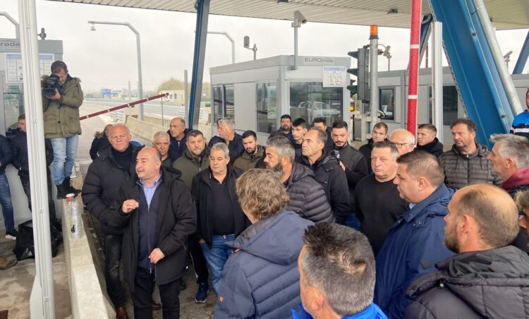 Στα μπλόκα ο Δήμαρχος Τρικκαίων Νίκος Σακκάς – Στήριξη στον αγώνα των αγροτών