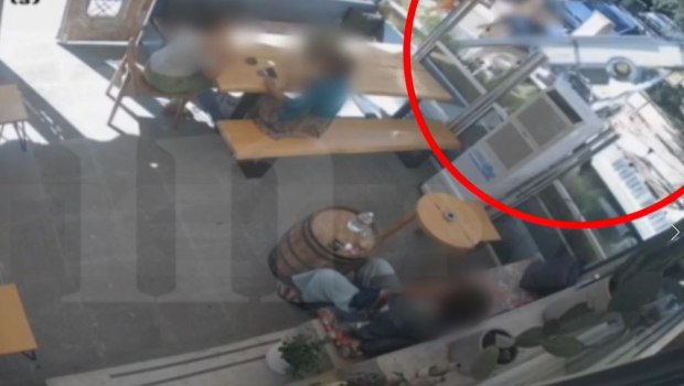 Γλυφάδα: Η στιγμή που ανατρέπεται ο γερανός και πέφτει σε καφετέρια – Βίντεο ντοκουμέντο