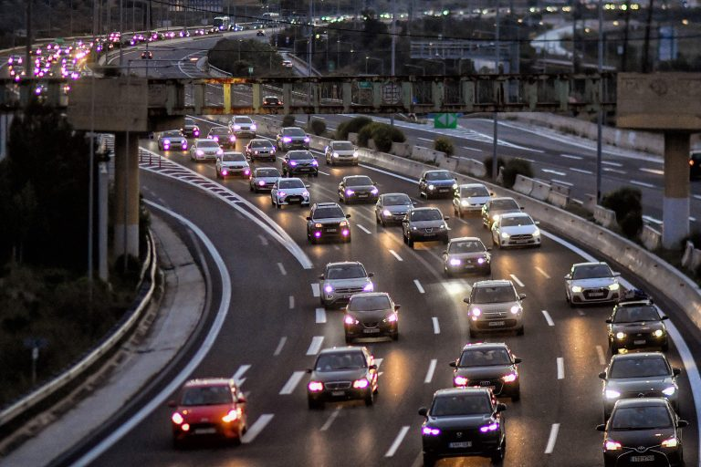 Με χαμηλές ταχύτητες και καθυστερήσεις η επιστροφή των εκδρομέων της Καθαράς Δευτέρας – Πού υπάρχει κίνηση