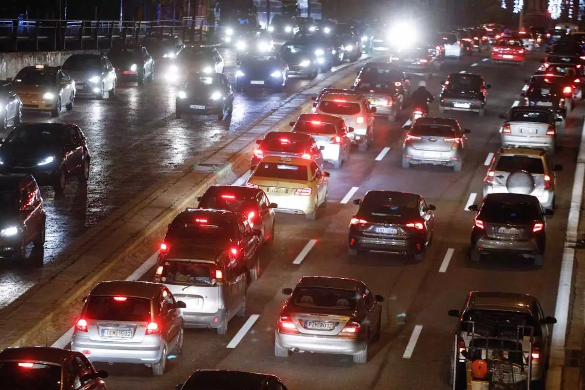 Επιστροφή 25ης Μαρτίου: Αυξημένη κίνηση στις εθνικές οδούς προς Αθήνα – 50.000 αυτοκίνητα πέρασαν από τα διόδια